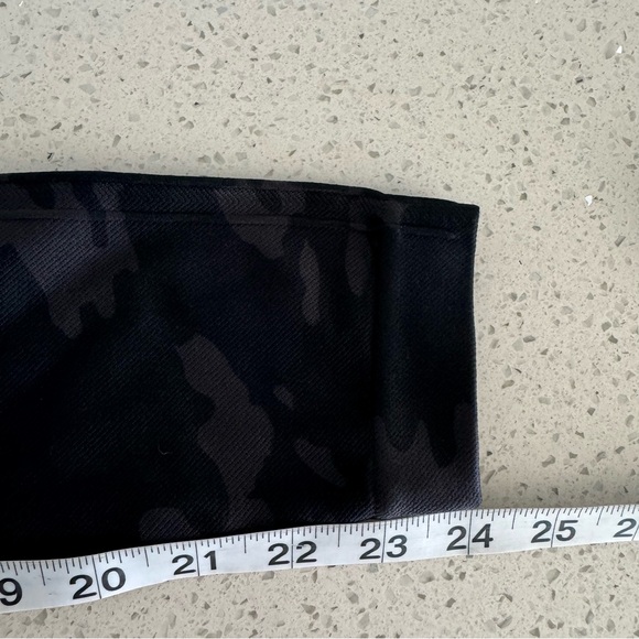 Spanx look at me now leggings black Camo size medium - Picture 9 of 9